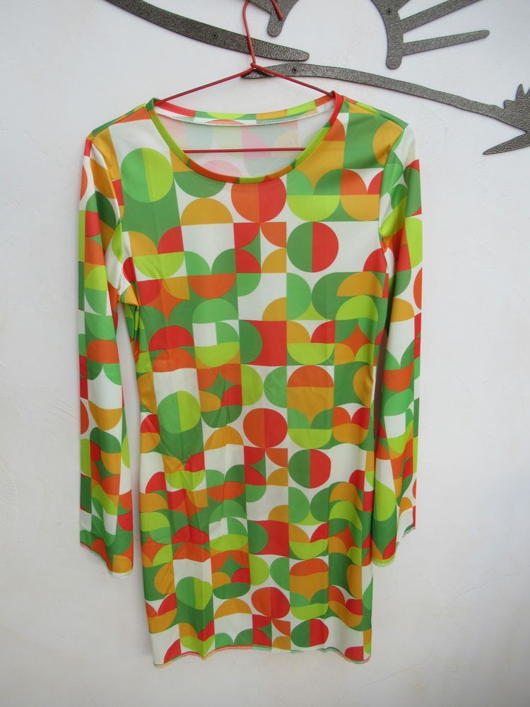 Tenue Hippie des ann�es 70 pour soir�e d�guisement
25 Deuil-la-Barre (95)