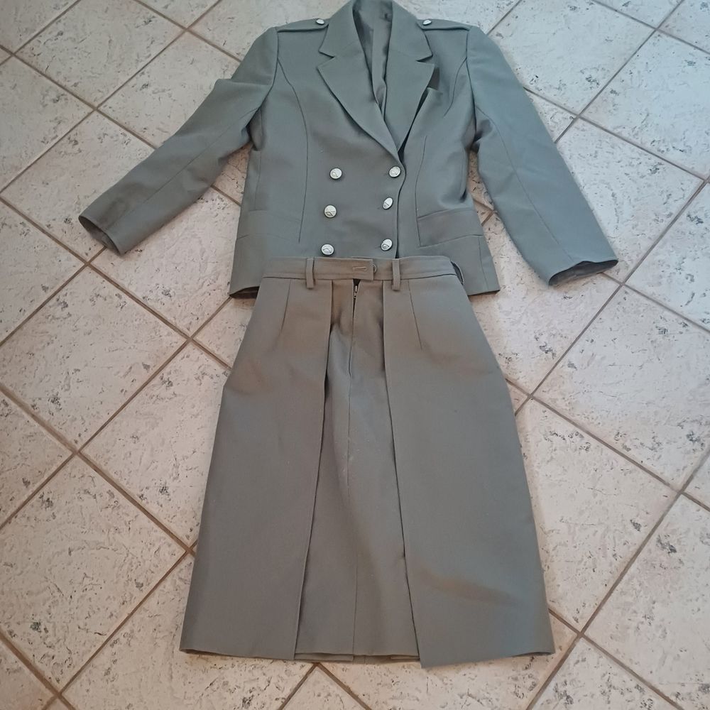 Tenue militaire femme 70 Rethel (08)