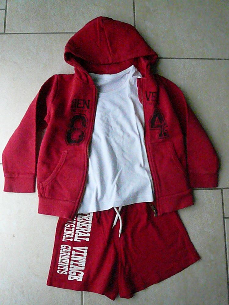 Tenue de sport 3 pi�ces 6 ans (n�50) 14 Franqueville-Saint-Pierre (76)
