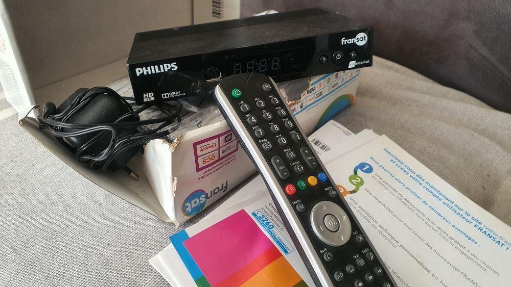 : terminal satellite en tr�s bon �tat de marque Philips 10 Aubenas (07)