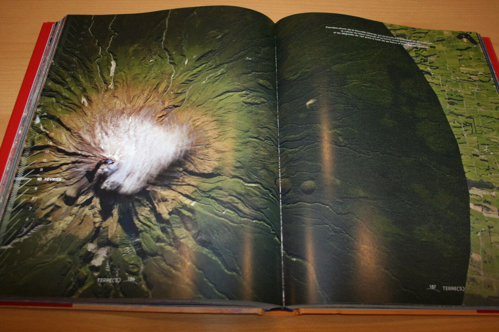 TERRE(S), le livre �v�nement de Thomas Pesquet. 10 Besn� (44)