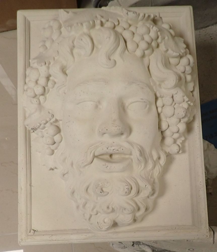 t�te  de  bacchus 38 Courth�zon (84)