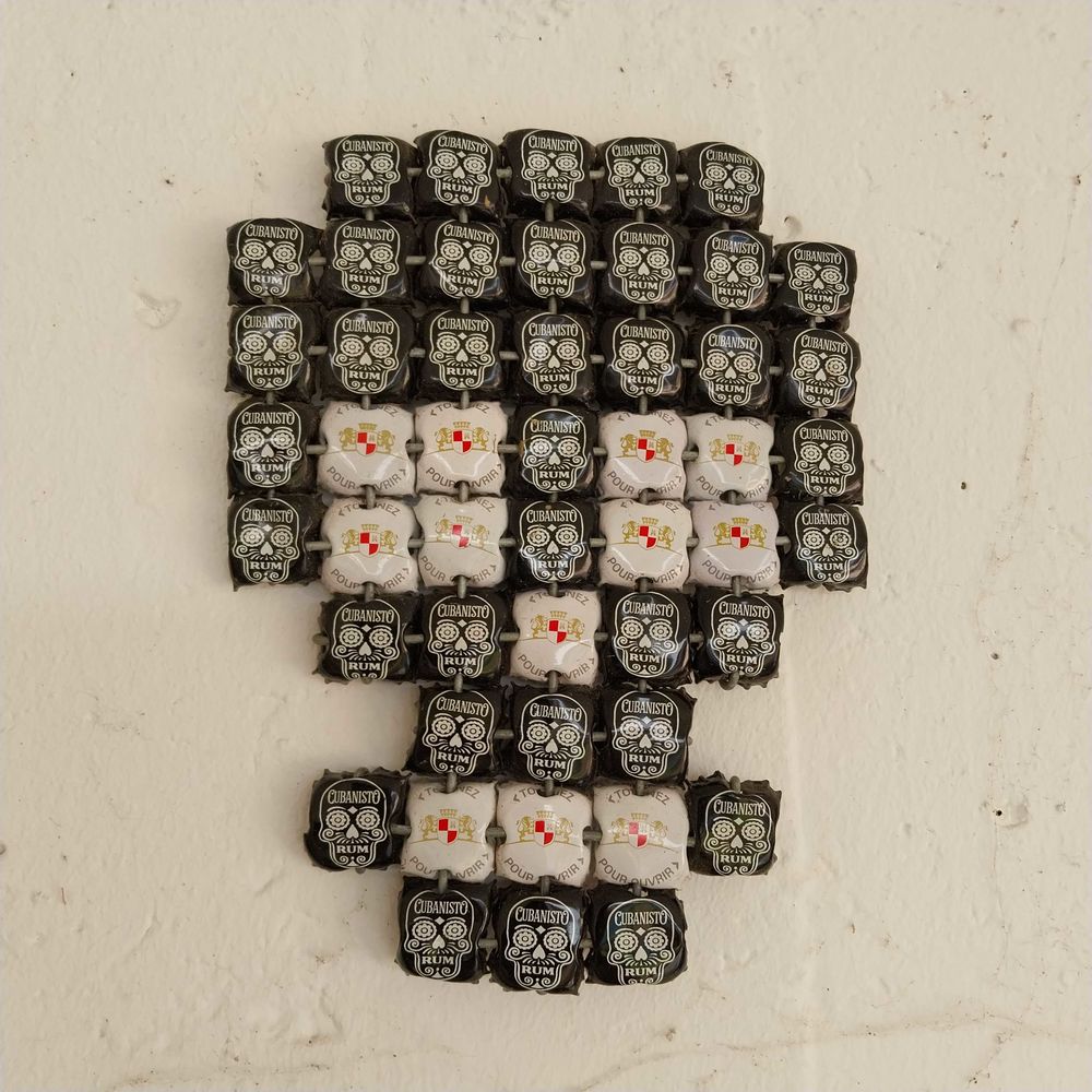 T�te de mort Mexicaine d�coration fait �  partir de capsules Cubanisto et Kronenbourg 
Dimensions environ 17*22 50 La Seyne-sur-Mer (83)