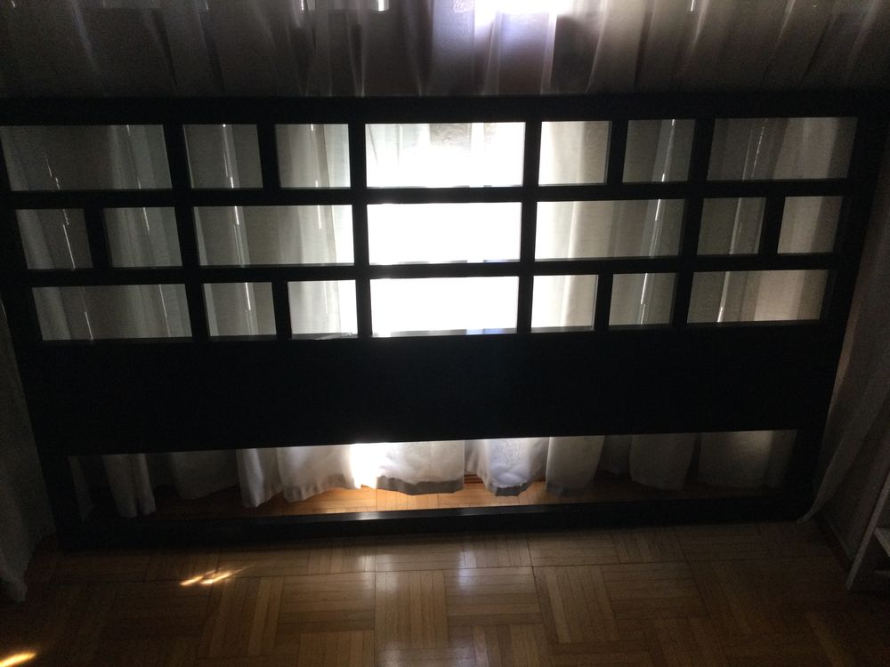 T�te de lit noire style japonais IKEA � fixer. 30 Neuilly-sur-Marne (93)