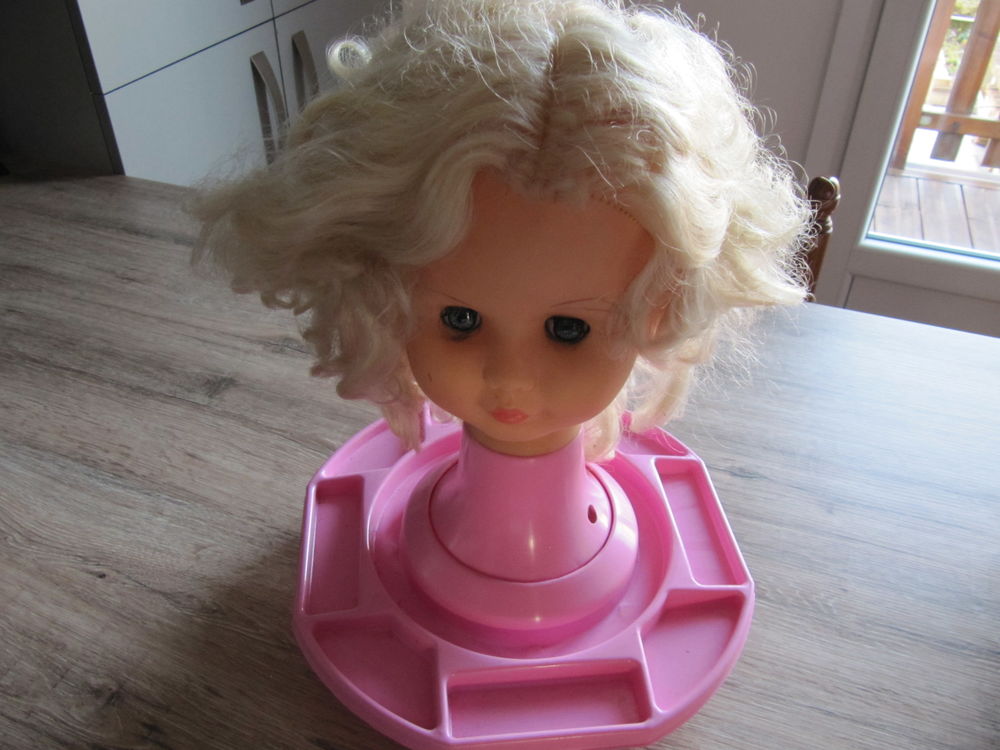 tete de poupee 5 Saint-Pierre-de-Chandieu (69)