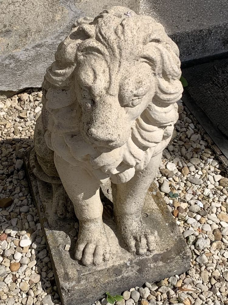 têtes de lion en pierre 120 Carignan (08)