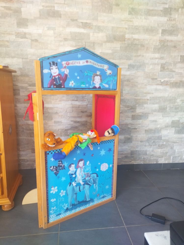 Th��tre enfant bois peint � la main 40 Gigean (34)