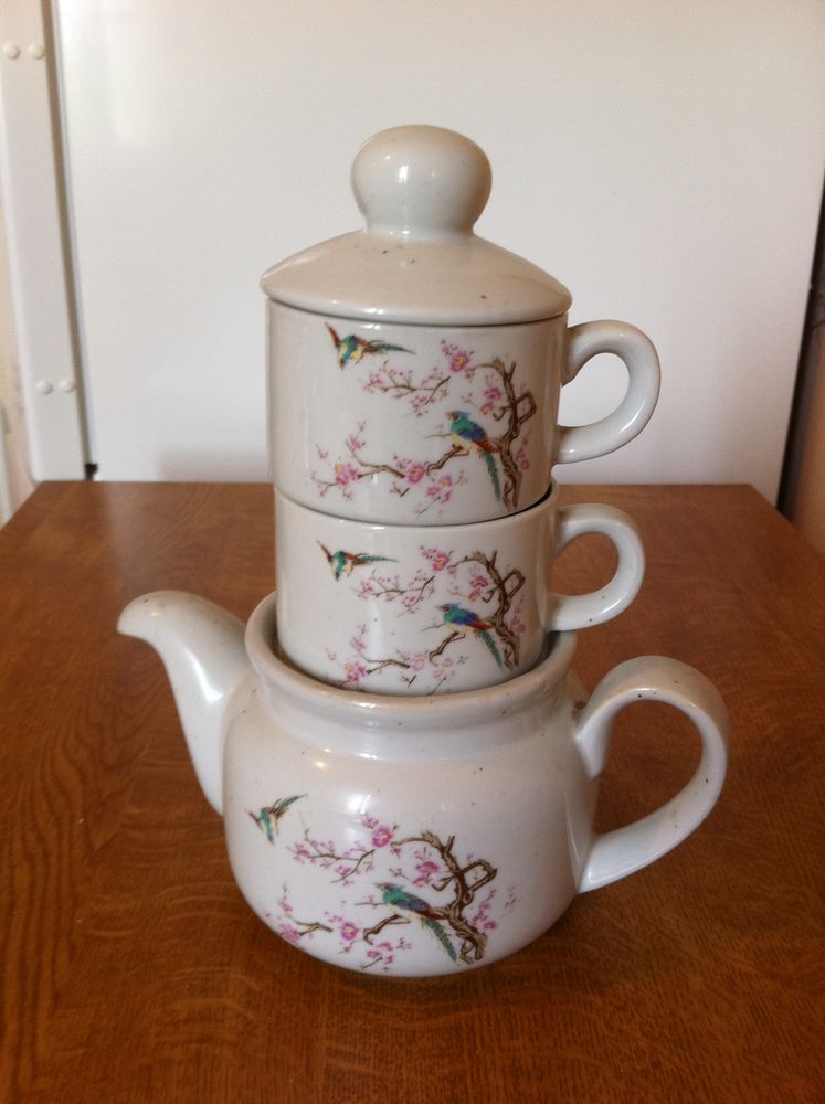 Th�i�re et ses deux tasses empilables (2404 ) 5 Saint-Vallier (71)