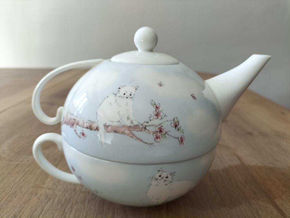 Th�i�re et sous tasses 10 Satillieu (07)