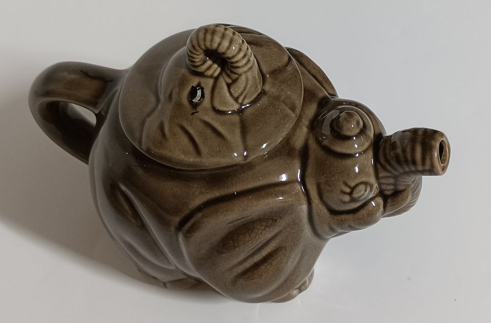 Th�i�re tisani�re forme �l�phant 20 Chauriat (63)