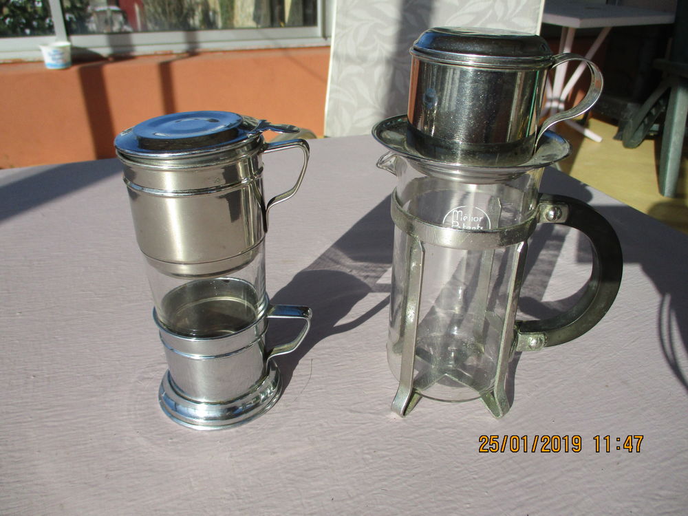 Lot de 2 Th�i�res avec Filtres en Inox des Ann�es 1950. 25 Le Vernois (39)