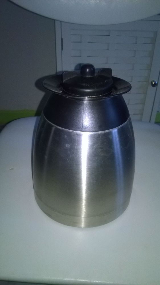 Thermos verseuse tout inox
20 cm de haut
15 cm de diam�tre
5 Talange (57)