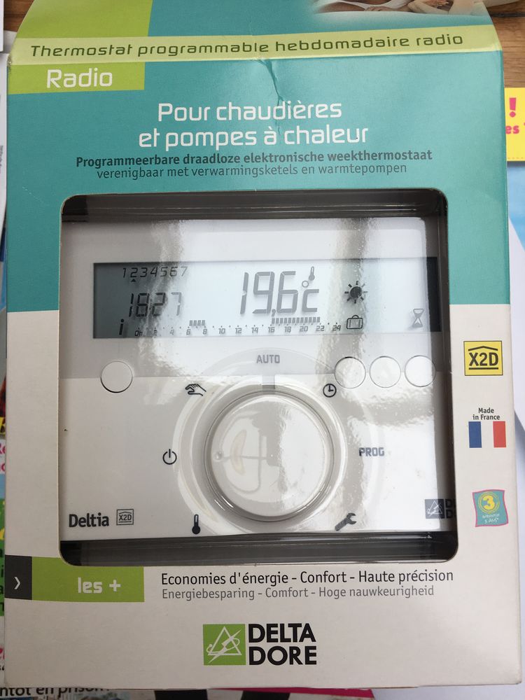 Thermostat programmable hebdomadaire radio de marque DELTIA 90 Ch�teau-Renault (37)