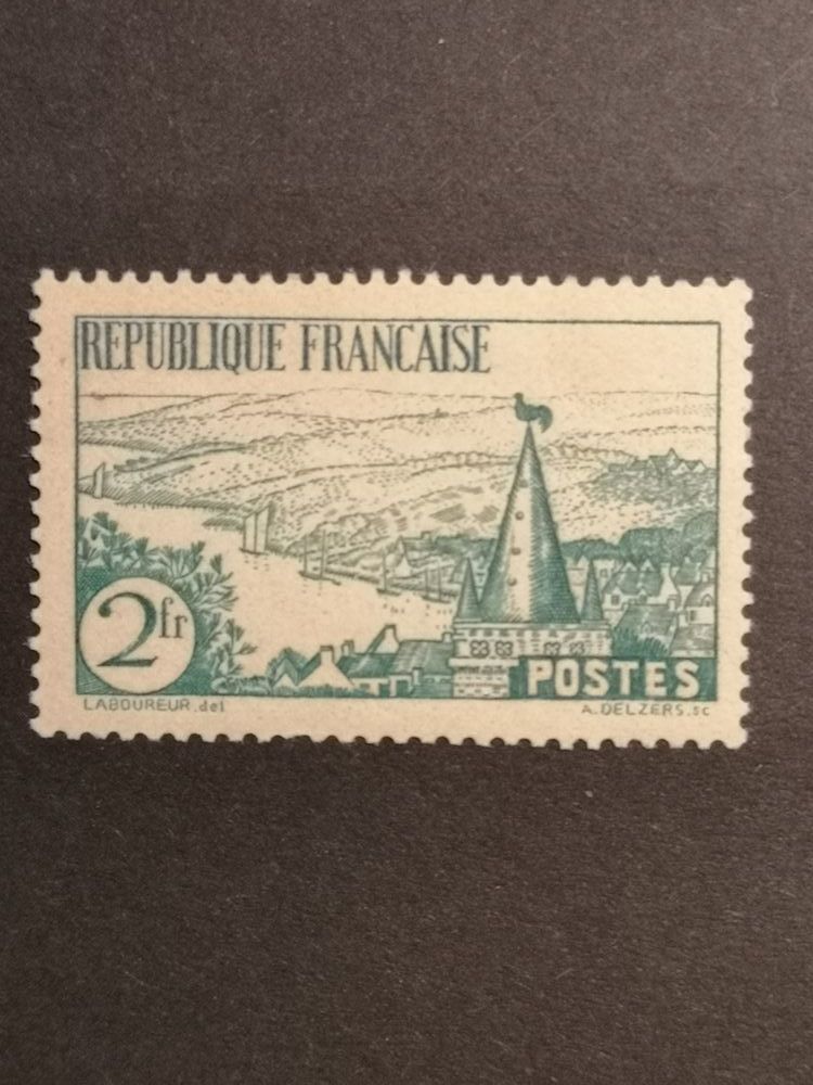 Timbre Yvert 301** 10 Nimes (30)