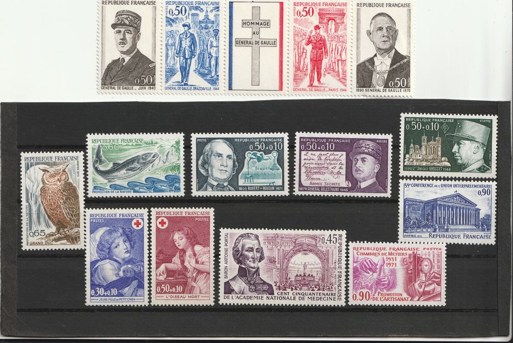 39 timbres ann�e 1971 15 Saint-Marcel (27)