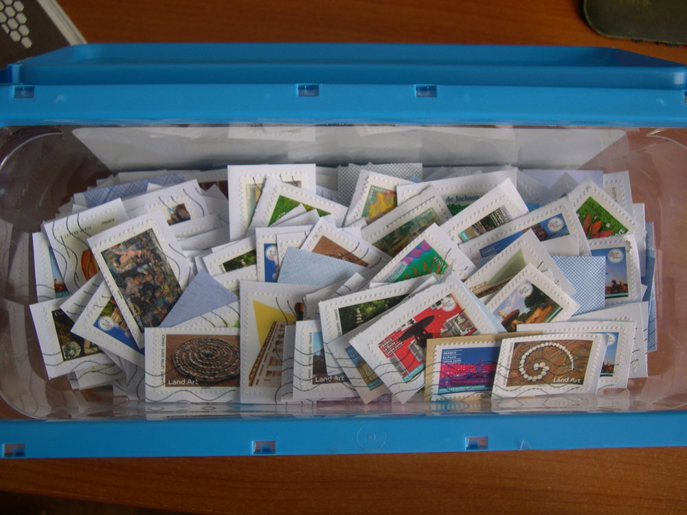 1kg de timbres autoadh�sifs sur fragment 80 Marseille 8 (13)