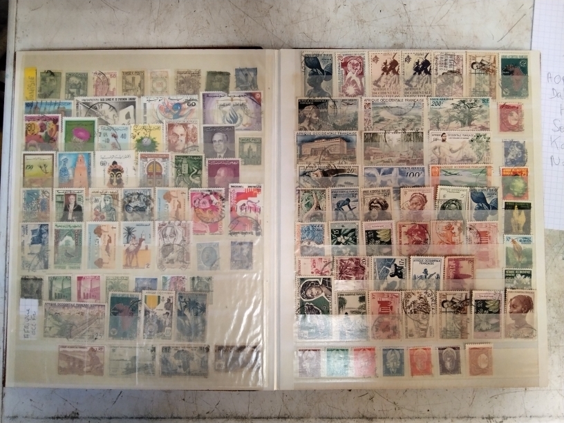 Lot de timbres de collection en classeur 140 Arles (13)