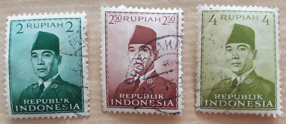 3 timbres � collection INDON�SIE 
valeur faciale ROUPIE  : 1 Pontoise (95)