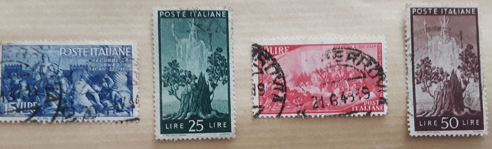 4 timbres � collection  ITALIE 1 Pontoise (95)