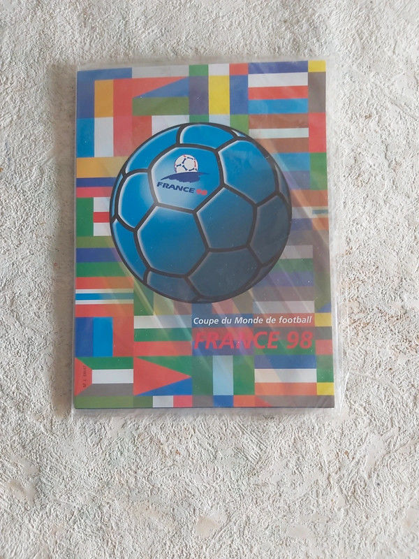 timbres de la coupe du monde  de football de 1998 15 Lyon 8 (69)