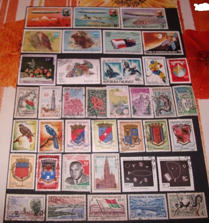 Lot de 66 Timbres diff�rents et oblit�r�s de Madagascar (55) 2 Aillevillers-et-Lyaumont (70)