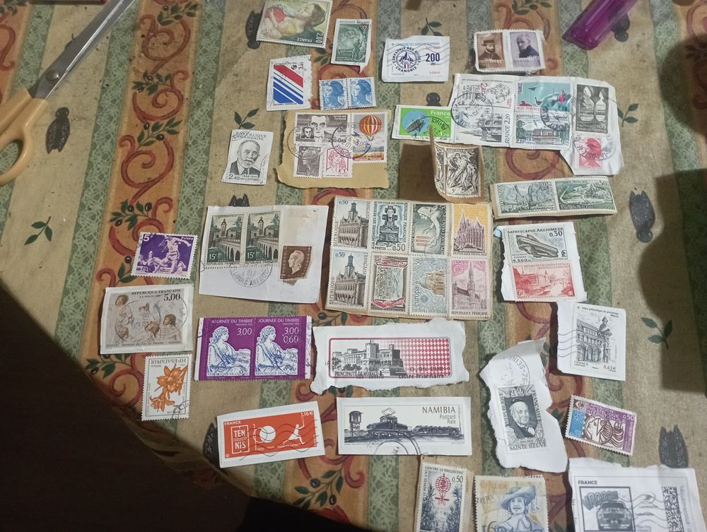 Lot de timbres fran�ais et �trangers impeccable 30 Iffendic (35)