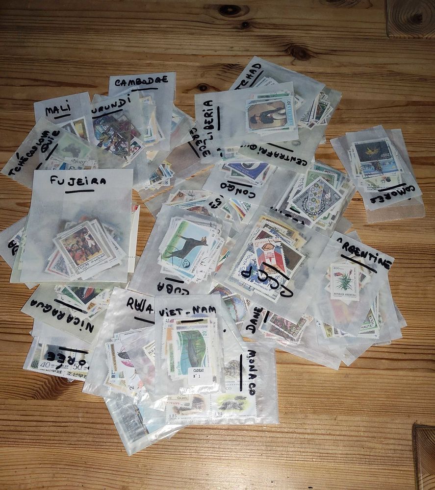 Timbres Pays du Monde 18 Azay-le-Rideau (37)