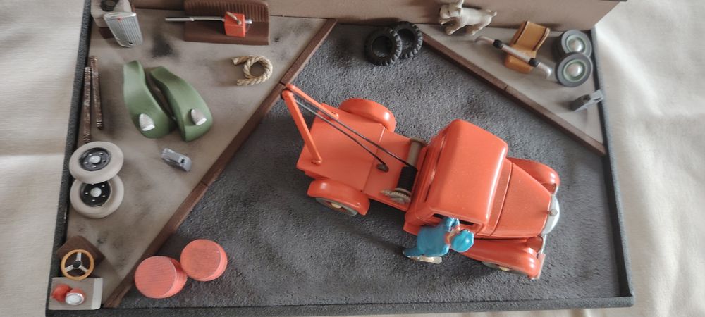 Tintin diaporama du garage Simoun dans la BD Tintin or noir 140 Manduel (30)