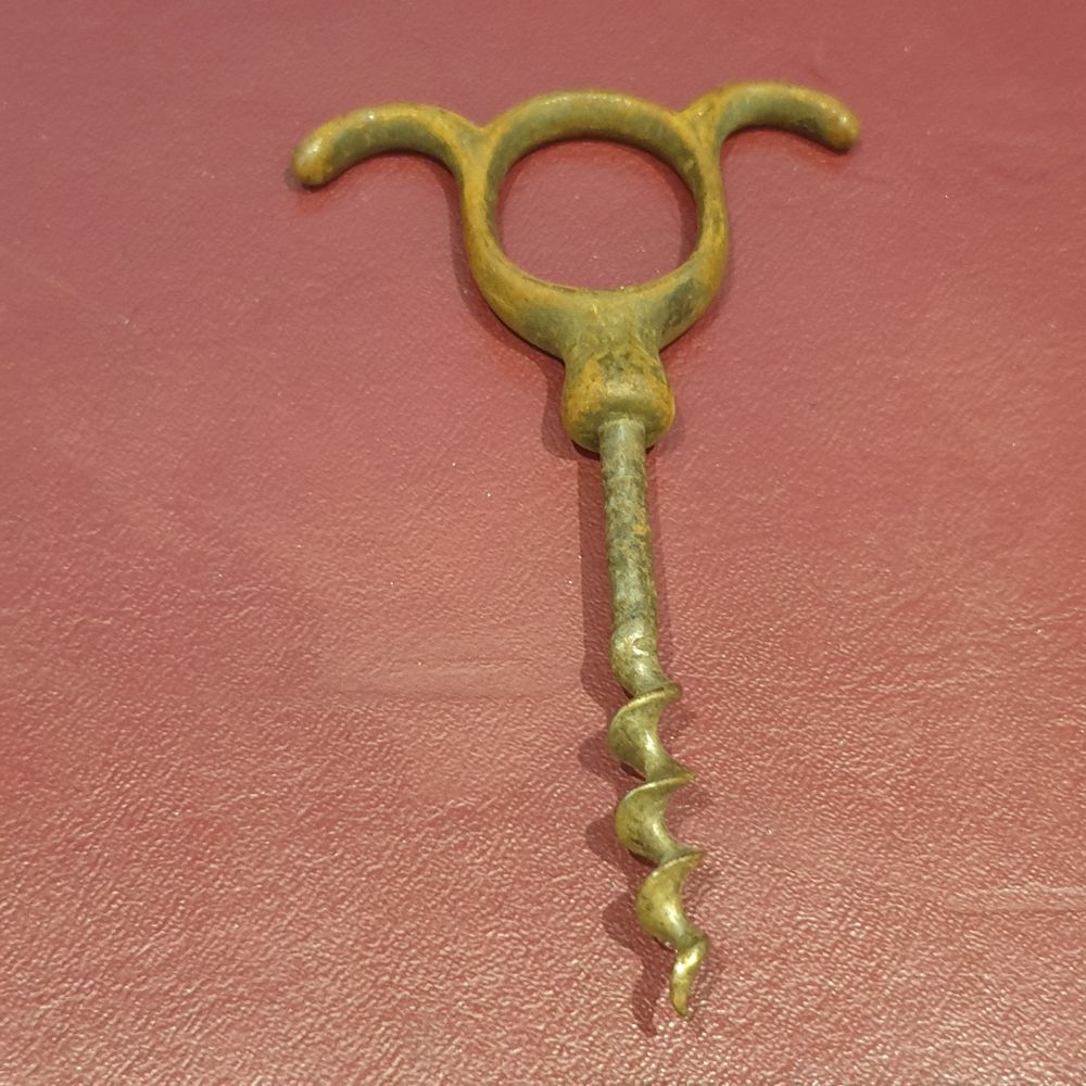 Tire-bouchon   eyebrow   (  sourcils  ), 3 doigts 40 Antony (92)