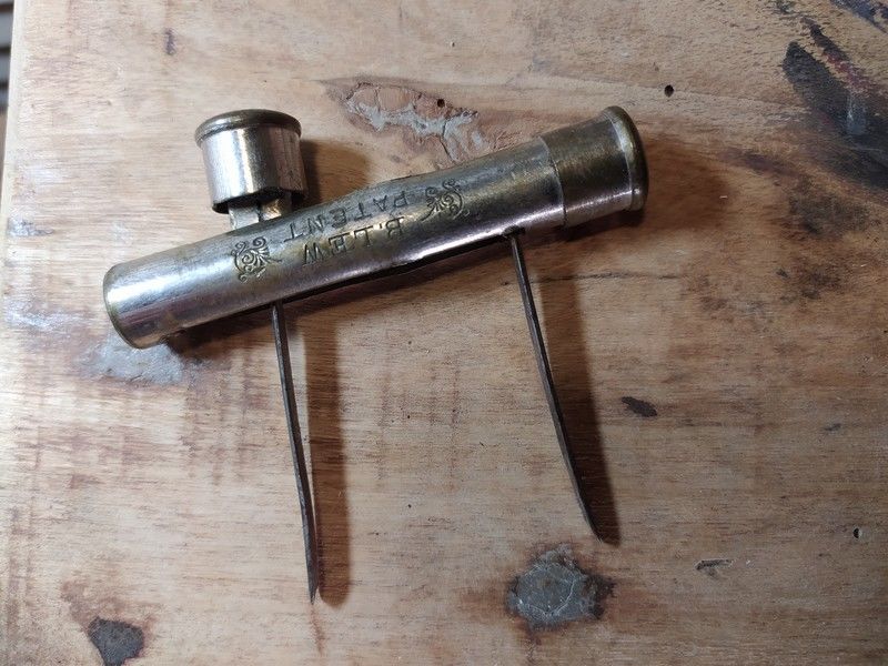 Tire Bouchon Bi-Lames Benjamin Lew - B Lew Patent Corkscrew 130 Loches (37)