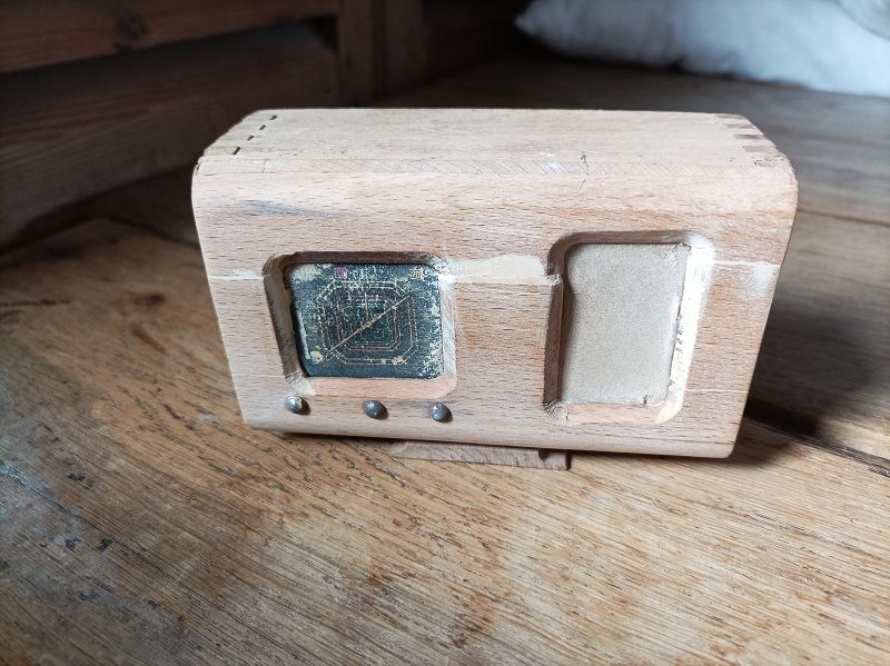 Tirelire en bois patin� Poste radio dp 0823409 Ancien 15 Ploubazlanec (22)