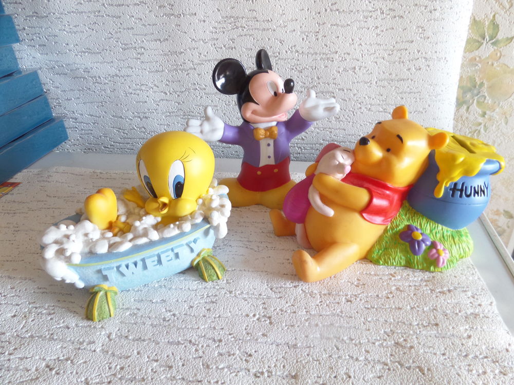 tirelire  MICKEY  TITI    WINNIE   L OURSON 7 Lyon 8 (69)