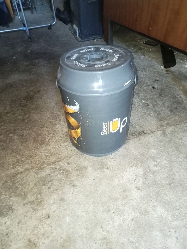 tireuse � bi�re portative,avec 15 verres en plastique 50 Mon�teau (89)