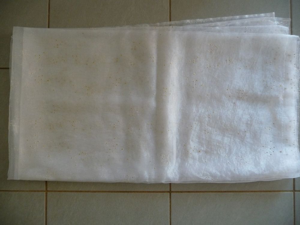 Tissu Grand Format voile blanc motifs �toiles dor�es - Neuf 25 Celles-sur-Belle (79)