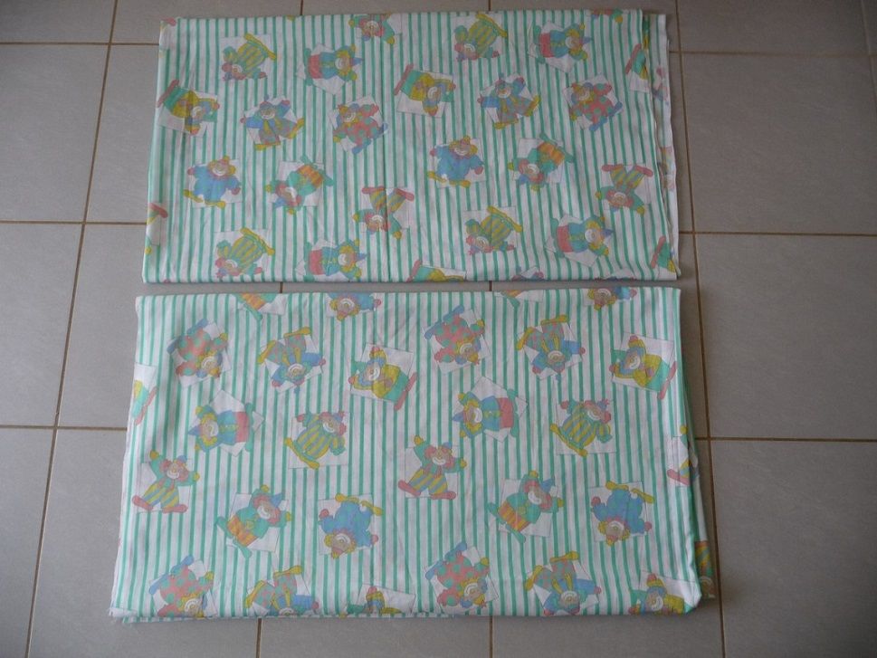 Tissu motifs clowns et rayures vertes 20 Celles-sur-Belle (79)