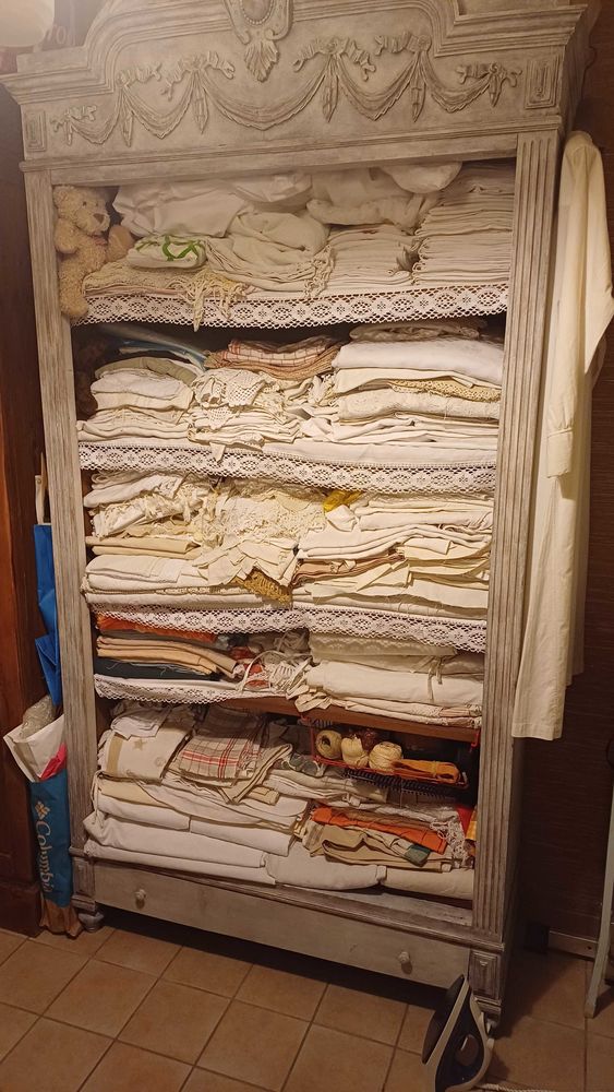 tissus draps anciens,broderie pour couture d�coration d'int�rieur,propre et trier. 150 Sermoise-sur-Loire (58)