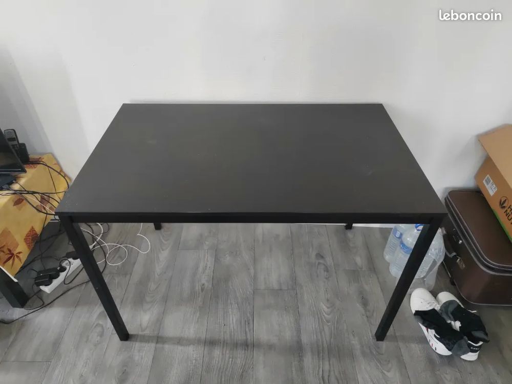 Titre: Table haute en tr�s bon �tat-id�ale pour cuisine/ bar 25 Lille (59)