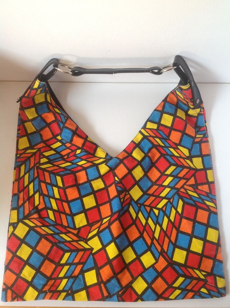 SAC EN TOILE AVEC MOTIF CUBES MULTICOULEUR Envoi Possible
7 Tr�gunc (29)