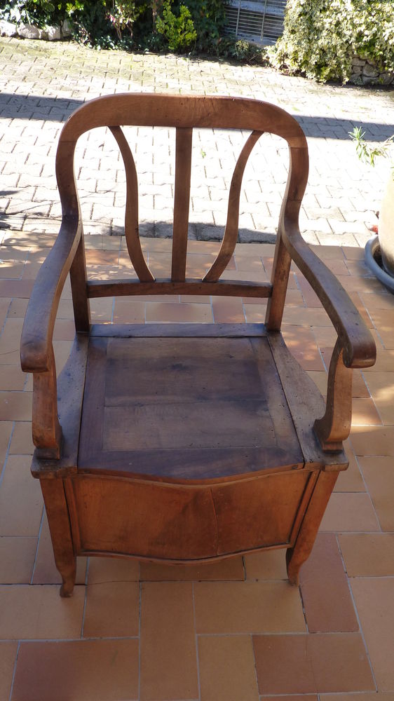 Wc toilette chaise ancien
50 La Bouilladisse (13)