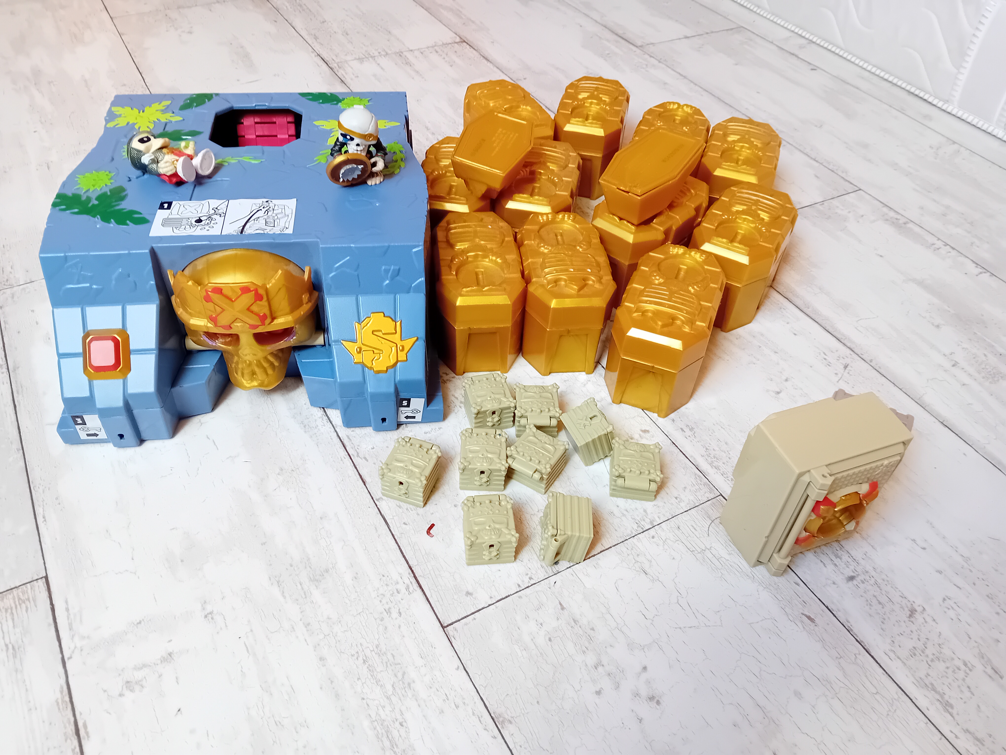 Tombeau TRESORX bleu 25 Pl�neuf-Val-Andr� (22)