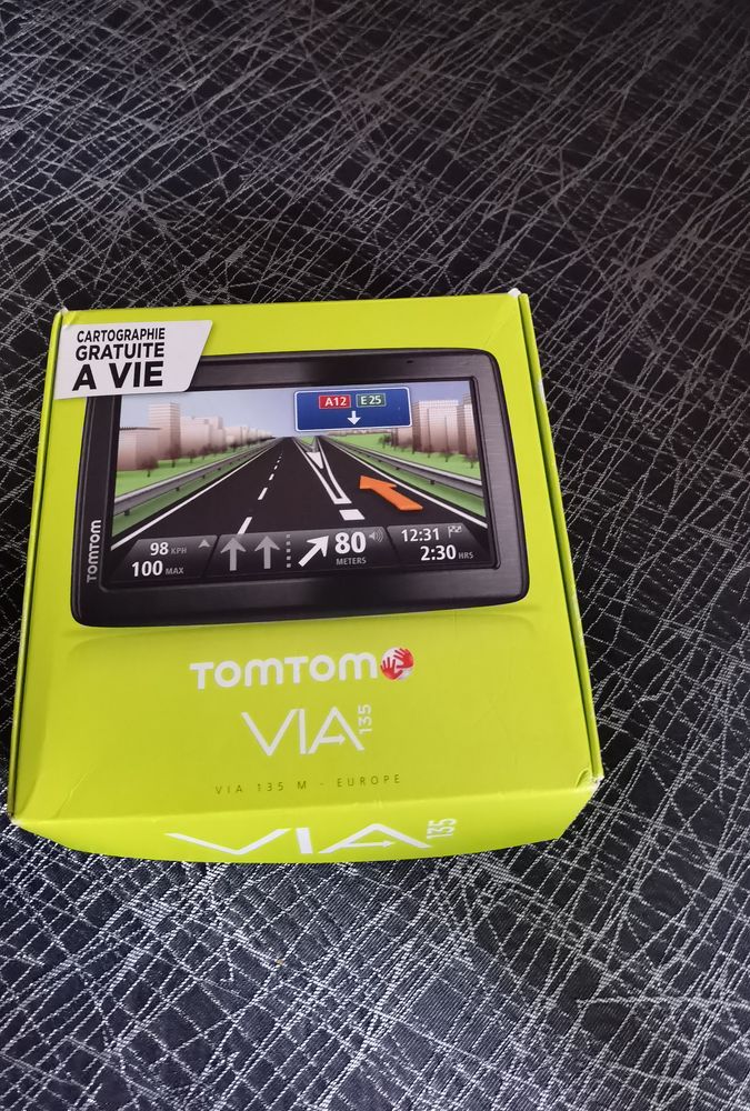 Gps tomtom via 135 0 Saint-Molf (44)