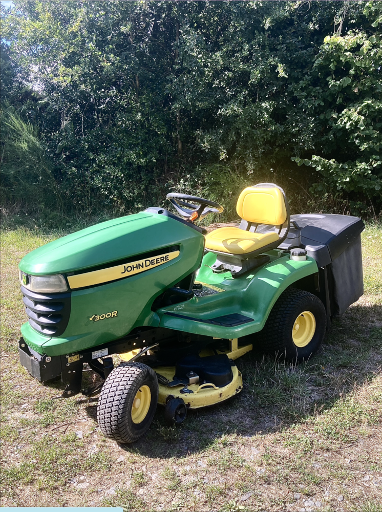 Tondeuse auto-port�e John Deere X300R 3200 Contest (53)