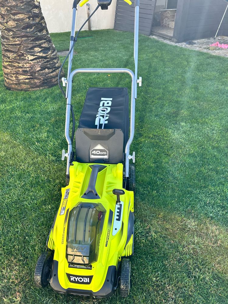 Tondeuse � batterie RYOBI. 240 Sainte-Marie-de-R� (17)