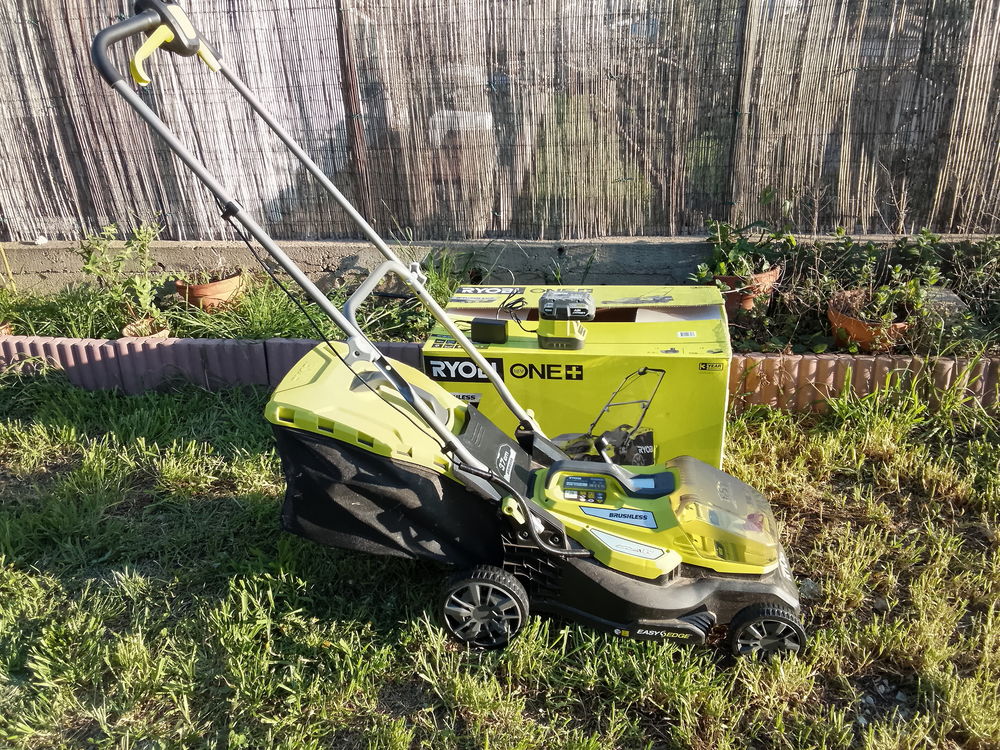 Tondeuse batterie Ryobi 18V RY18;37 cm+batterie 5Ah + charg
260 Creissan (34)