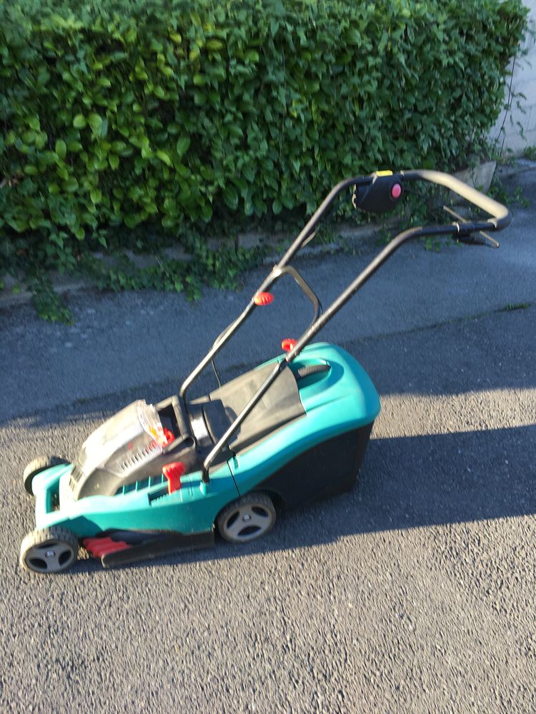 une Tondeuse BOSCH haute Gamme sans fil 200 Persan (95)