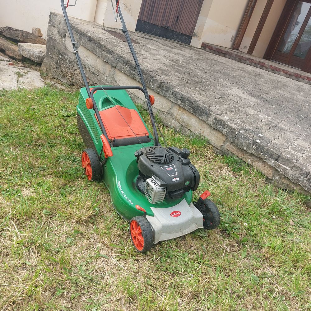 Tondeuse brigs et straton 170 Cousance (39)