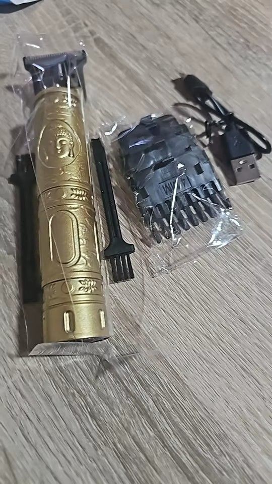 Tondeuse �lectrique (Barbe/Cheveux/Corp)
20 Baie-Mahault (97)