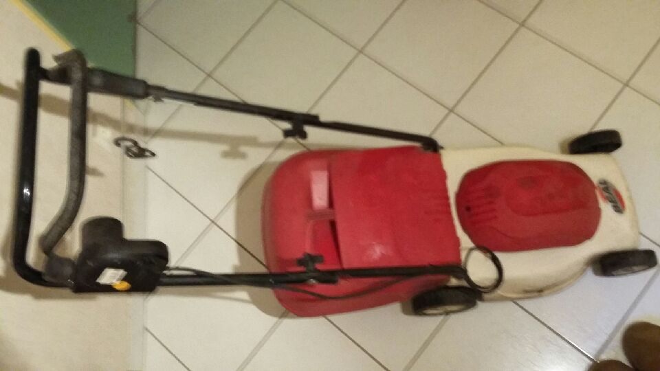 Tondeuse �lectrique B�al 10 �pernon (28)