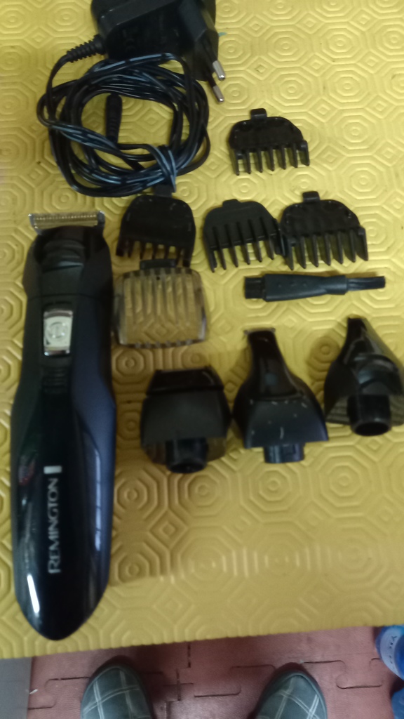 Tondeuse �lectrique Remington avec accessoires 13 Corbas (69)