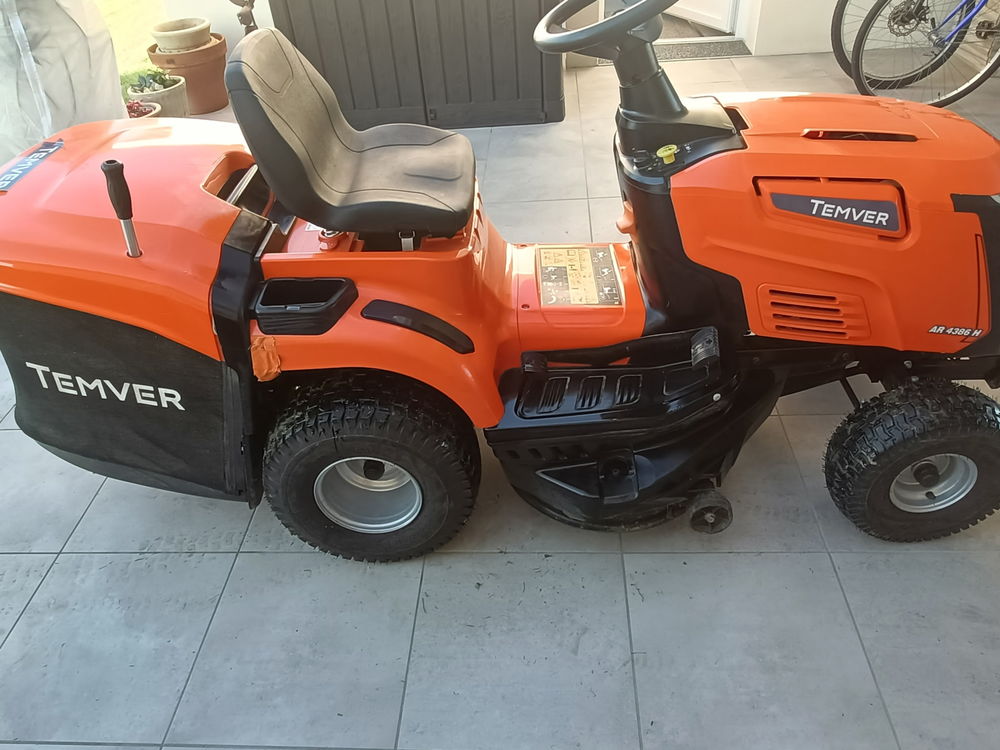 TONDEUSE ETAT NEUF
1390 Gousse (40)